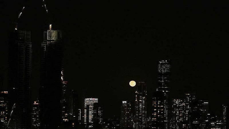Wave of explosions reverberate over Tel Aviv
