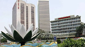 Bangladesh Bank puts out currency notes with Governor Mostaqur's signature