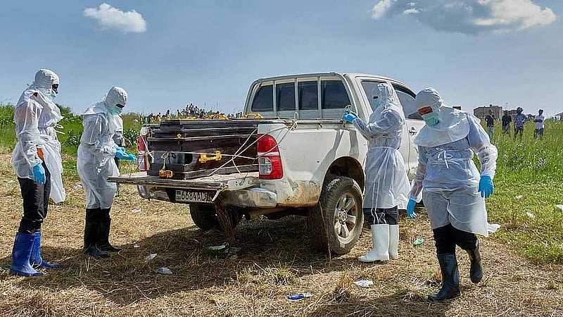Canada, Bahamas imposes Ebola-related travel bans