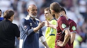 West Ham stick with Espirito Santo despite relegation from Premier League