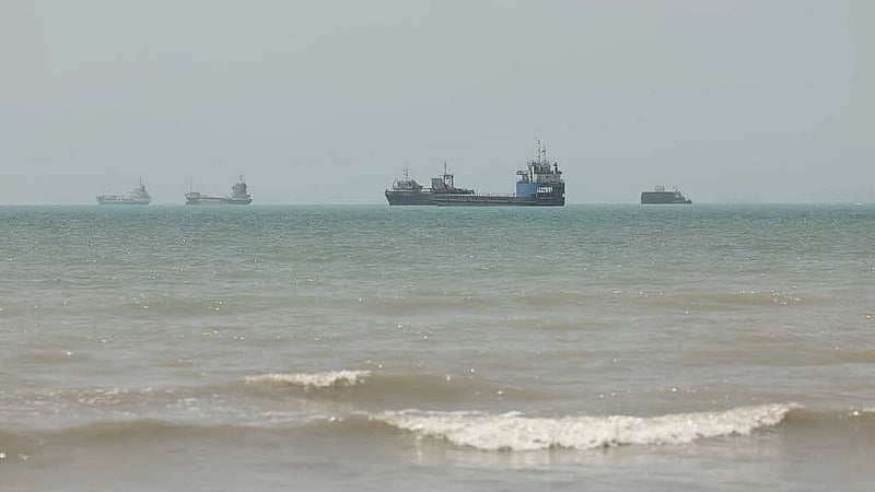 India wants return of stranded ships before sending more to Gulf