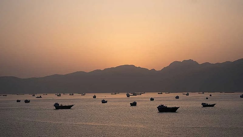 Two missiles hit US warship trying to enter Strait of Hormuz, Iranian news agency says