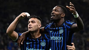 Clinical Inter secure Scudetto as rivals stumble in one-sided race