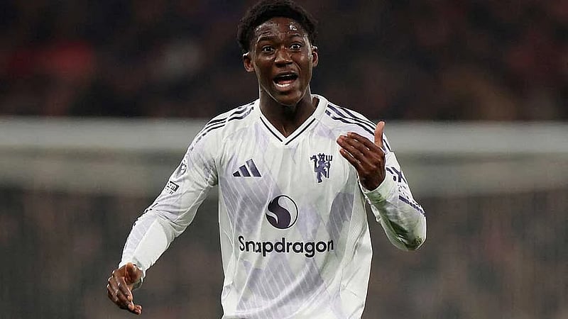 Mainoo signs new Man United deal until 2031