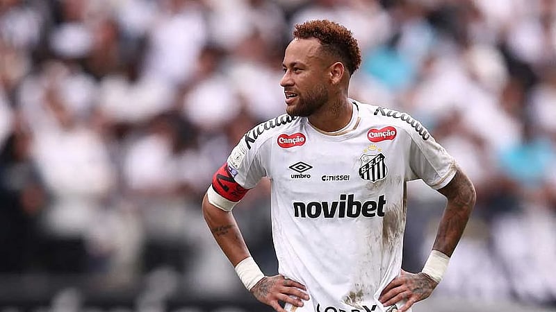 Neymar calf scare turns Brazil's World Cup camp into waiting room