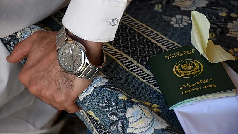 Pakistan Shias deported from UAE return to lost jobs, frozen savings