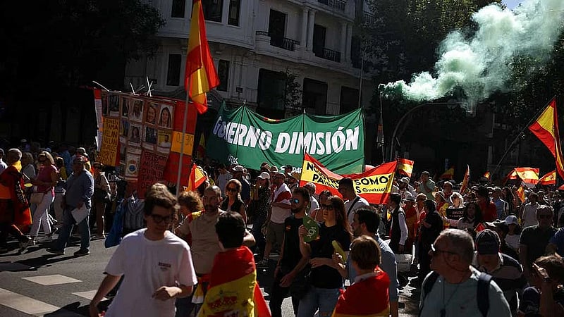 Tens of thousands march in Madrid to demand prime minister's resignation