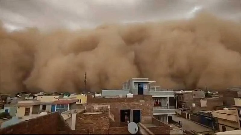 Massive sandstorm engulfs India's Bikaner, turning daylight into near-darkness