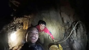 Specialist divers head to Laos to join 'extremely challenging' cave rescue