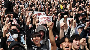 Samsung pay deal marks seismic change for South Korea, emboldening unions