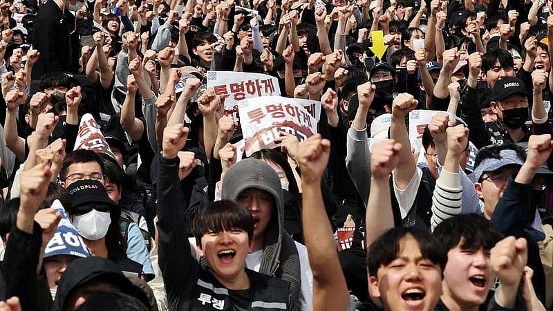 Samsung pay deal marks seismic change for South Korea, emboldening unions