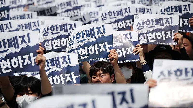 Samsung Elec set to be hit by major strike on Thursday after talks with union collapse