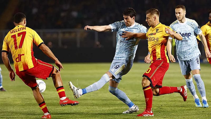 Vlahovic strikes after 10 seconds as Juve climb to third with Lecce win