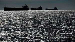 Nearly 200 sanctioned Russia-linked ships entered UK waters despite warning, BBC reports