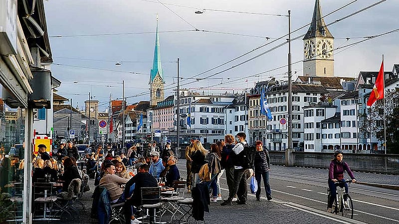 Swiss police say attacker injures three with knife in Winterthur