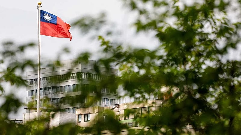 Ahead of Trump summit, China says it is ready to 'crush' any Taiwan independence bid
