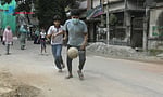 মাঠের অভাবে ঘরবন্দি শৈশব