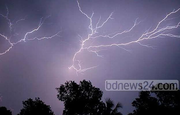 নওগাঁয় বজ্রপাতে প্রাণ গেল চারজনের