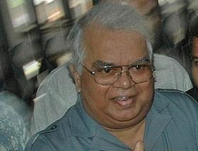 Huda slates Khaleda's counsels
