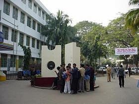 6 arrested for medical entry questions leak