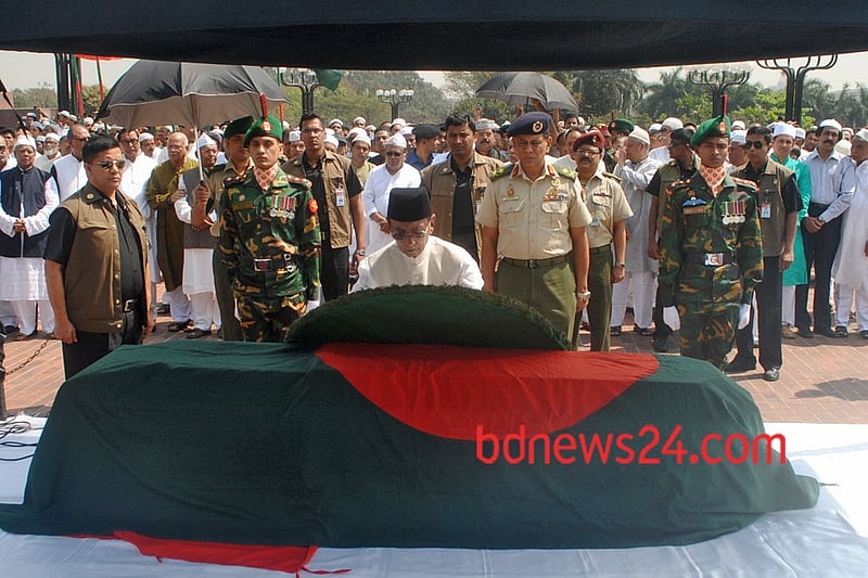 Zillur Rahman attends Awami League leader Abdul Jalil’s funeral prayers in his last public appearance on Mar 8, 2013.