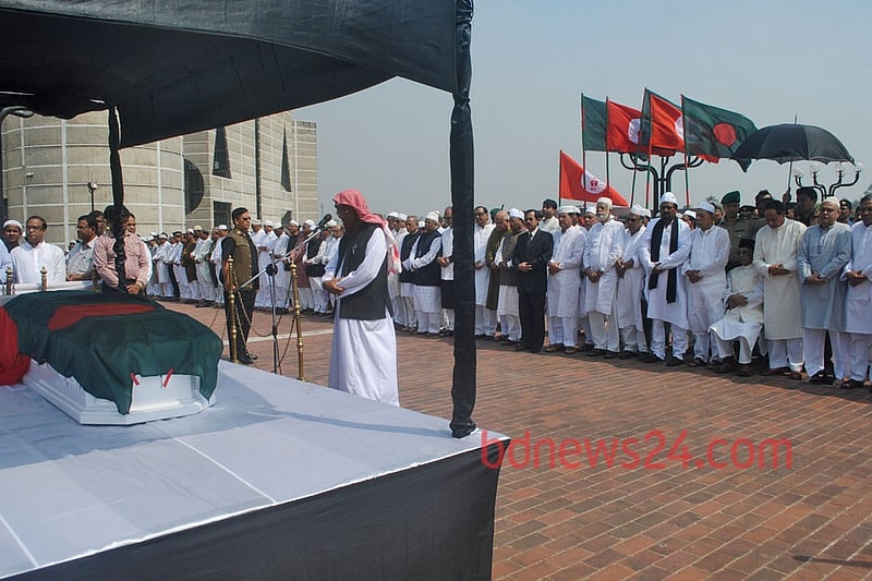 Zillur Rahman attends Awami League leader Abdul Jalil’s funeral prayers in his last public appearance on Mar 8, 2013.