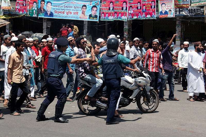 Bottles hurled at DMP Commissioner