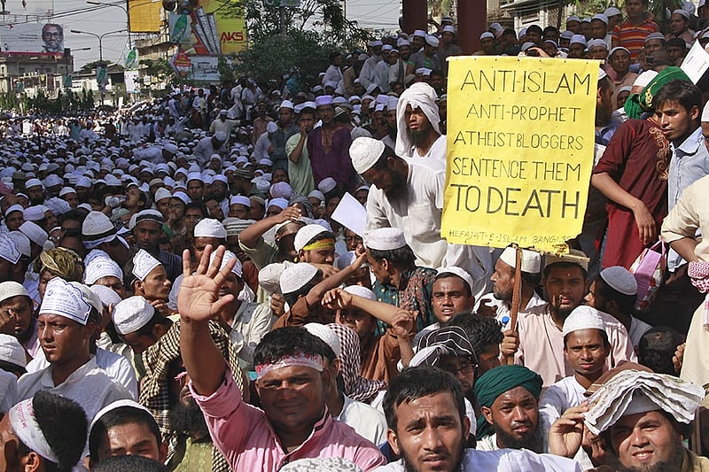 Women denied entry to Hifazat rally area