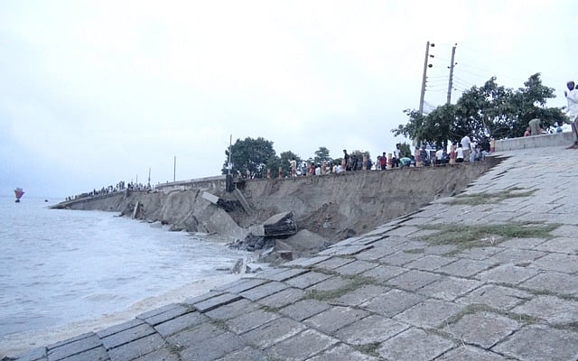 Sirajganj panics at dam collapse