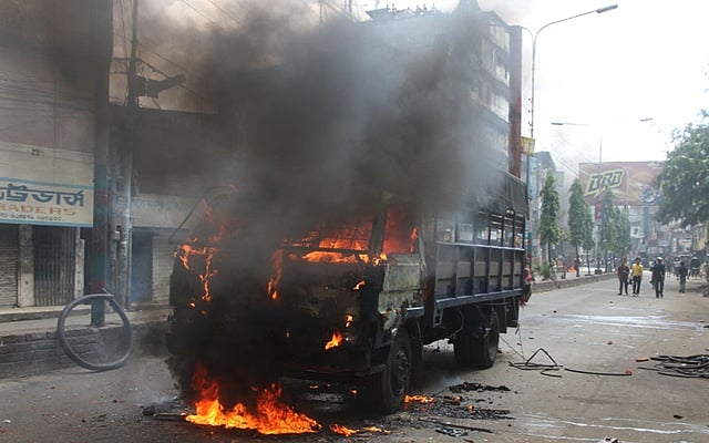 Jamaat torches police car in Ctg