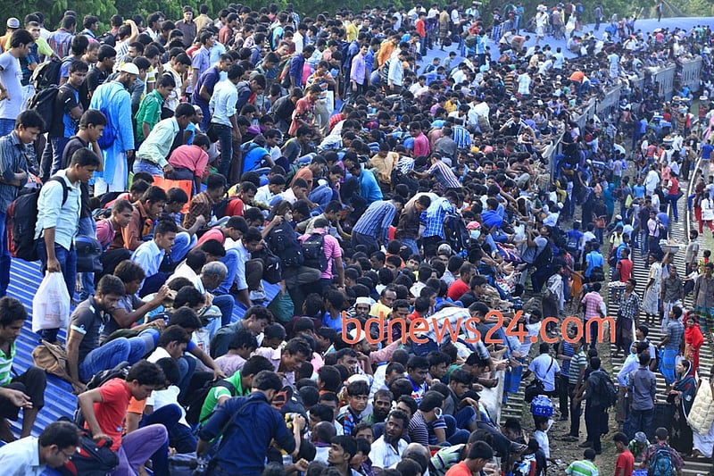 Desperate Eid-ul- Azha holiday makers mount the rooftop of a train to reach their destination at Airport Railway Station in Dhaka on Thursday.