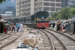 কারওয়ানবাজারে ট্রেনের ধাক্কায় বৃদ্ধের মৃত্যু