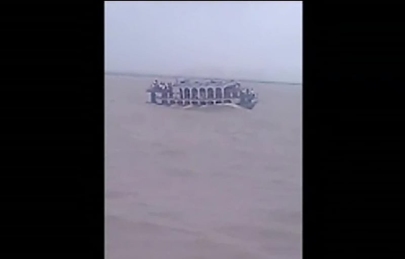 Witness shoots Pinak-6 sinking