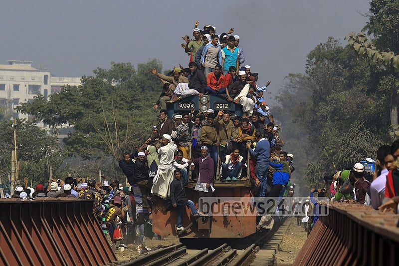 People return home perilously after the end of first phase of this year's Bishwa Ijtema, which concluded after Akheri Munajat (final prayers) seeking world peace on Sunday.
