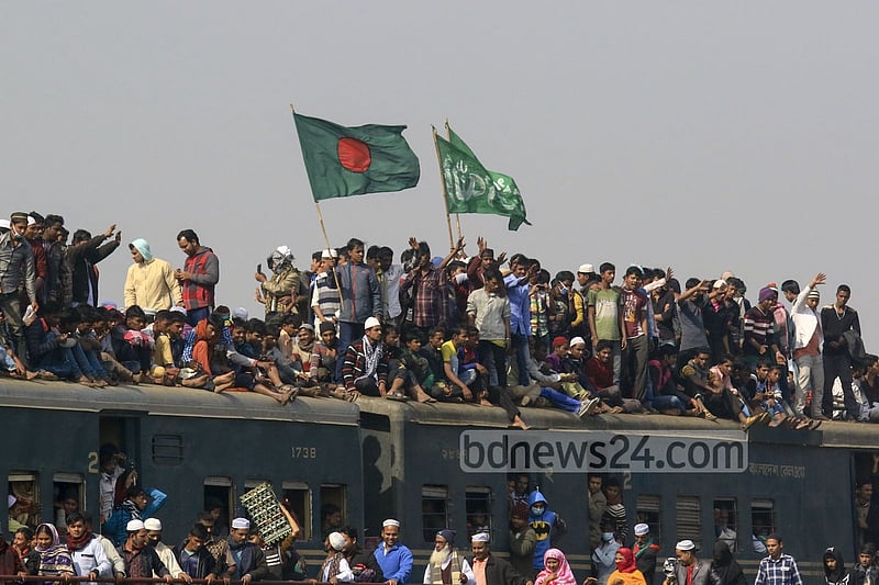 People return home perilously after the end of first phase of this year's Bishwa Ijtema, which concluded after Akheri Munajat (final prayers) seeking world peace on Sunday.