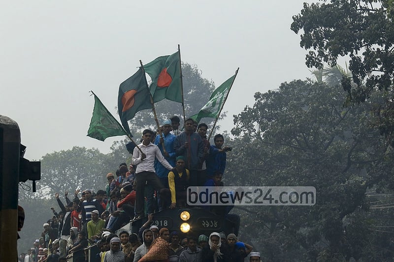 People return home perilously after the end of first phase of this year's Bishwa Ijtema, which concluded after Akheri Munajat (final prayers) seeking world peace on Sunday.