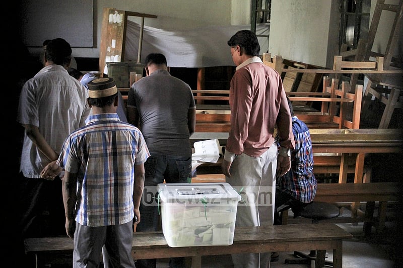 EC, police officials take no actions against the stuffing of fake votes in ballot boxes
