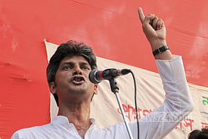 ‘দেউলিয়া’ হওয়ার আগেই সরকারের পতন ঘটাতে হবে: সাকি