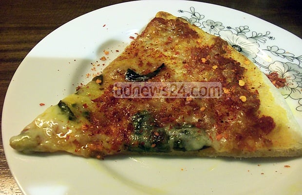 বেচে যাওয়া পিৎজা পুনরায় গরম করতে