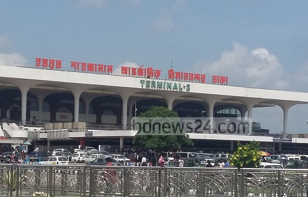 শাহজালালে ইউএস বাংলার বাসে ১৪ কেজি সোনা; চালক আটক