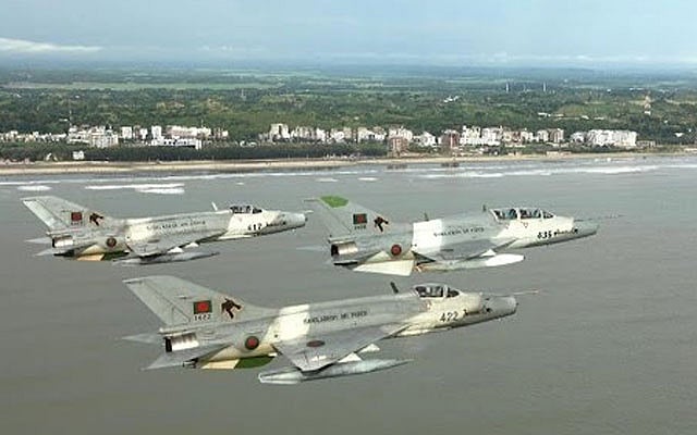 Bangladesh Air Force fighter jet crashes in Chittagong, pilot missing