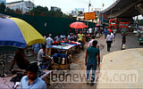 মহাখালীর ফুটপাত বারোয়ারি পণ্যের বাজার