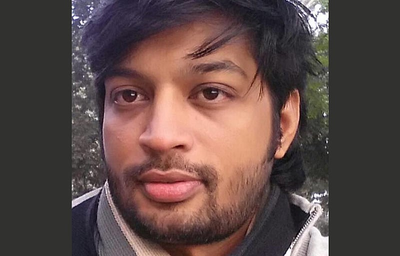 সাগরে নেমে তরুণ নাট্যকার নিখোঁজ