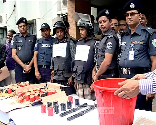 সিলেটে অস্ত্র ও শতাধিক হাতবোমাসহ দুই শিবিরকর্মী গ্রেপ্তার