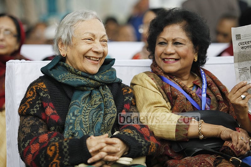 The sight of so many old friends brought joy to former students who got together at Dhaka University for Hironmoyee Melbondhon on Saturday.