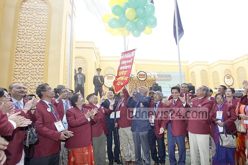 Hironmoyee Melbondhon, organised on campus by the Dhaka University Alumni Association, being inaugurated by vice chancellor AAMS Arefin Siddique on Saturday.