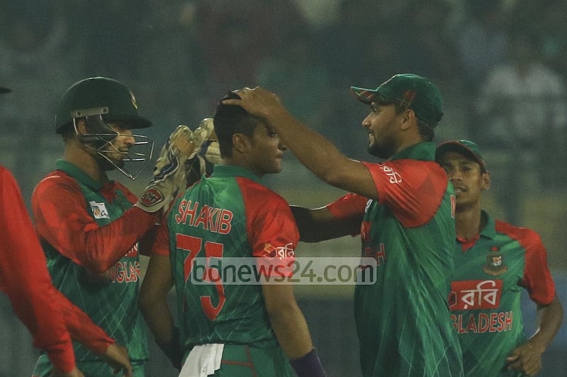 Mashrafe applauds Shakib for stepping up against Sri Lanka