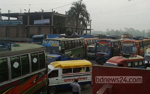 ঢাকা-চট্টগ্রাম মহাসড়কে দুই গাড়ির সংঘর্ষ, যানজট