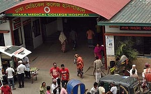 ঢাকার রামপুরায় বাসের ধাক্কায় প্রাণ গেল কিশোরসহ দুজনের