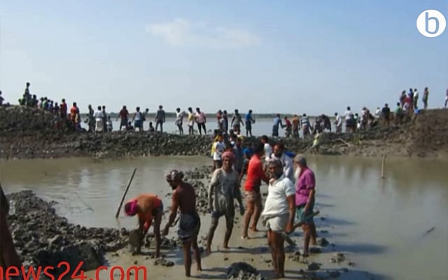 বেড়ি বাধেঁ ভাঙন: পানিবন্দি ১২০০ পরিবার